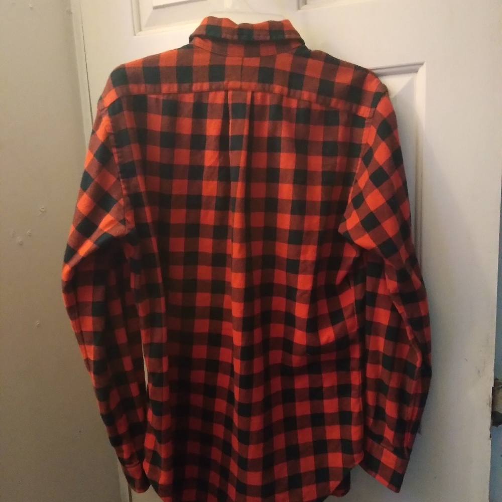 Black and red button up long sleeve shirt